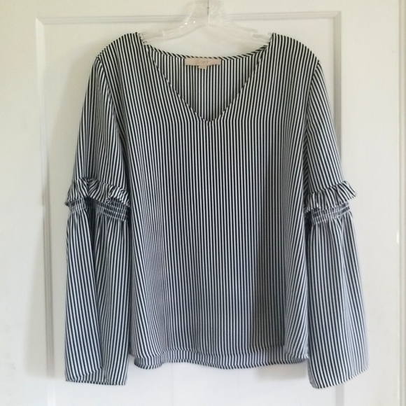 LOFT (M) Bell-Sleeve Lightweight Top EUC - Picture 3 of 8